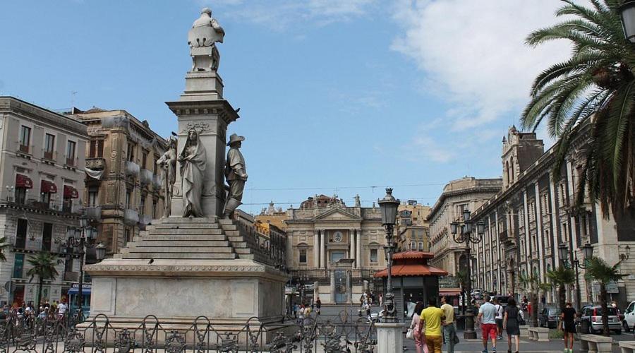 Black Hole Rooms Catania Ngoại thất bức ảnh